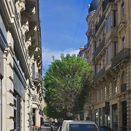 Le Carnot, Wi-fi Netflix Gratuit Et Elegance Au Coeur De *